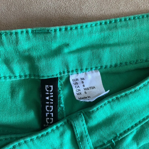 Mid rise skinny jeans from Divided. Size 8, very lightly worn. - Picture 4 of 5